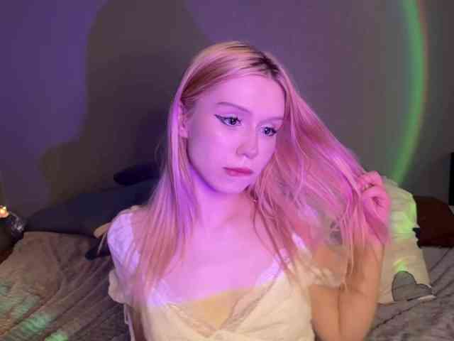 sexycute18 webcam