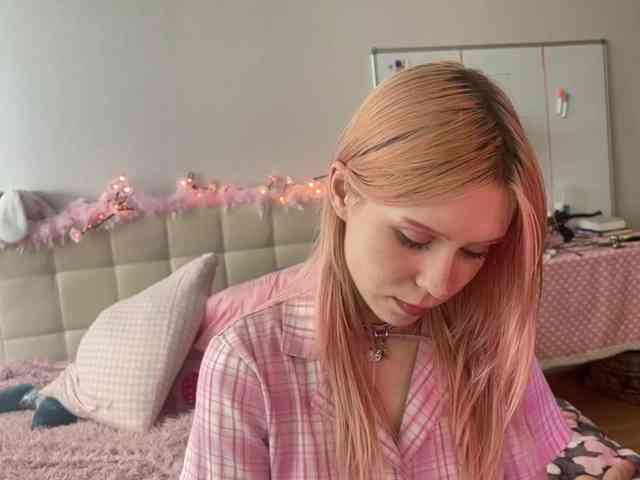 sexycute18 webcam