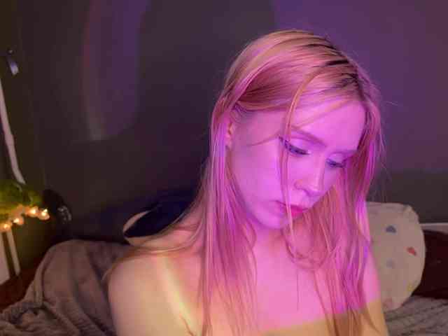 sexycute18 webcam