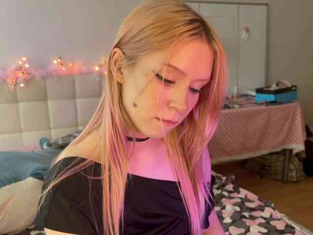 sexycute18 webcam