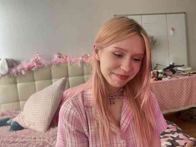 sexycute18 webcam