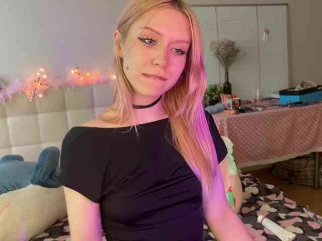 sexycute18 webcam