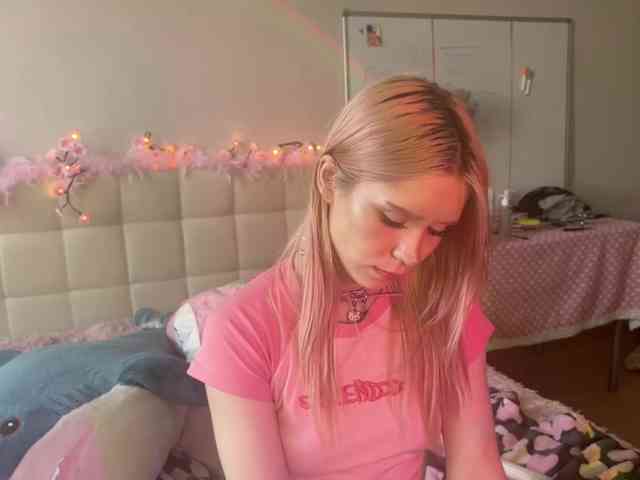 sexycute18 webcam