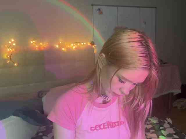 sexycute18 webcam