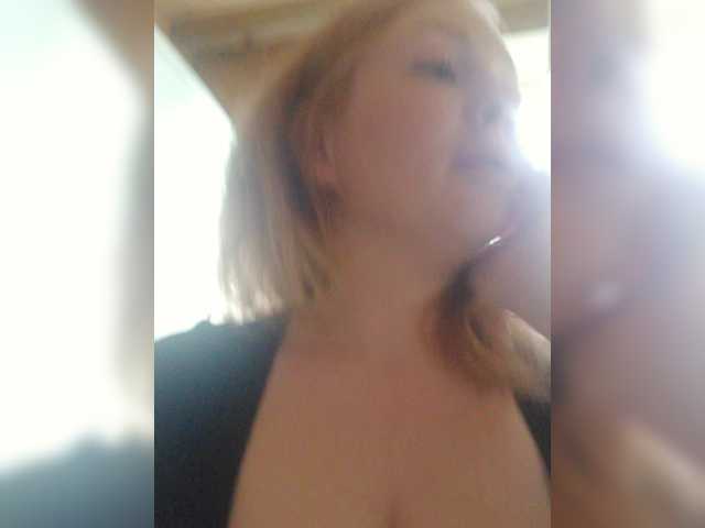 Lesia-1 live cam on BongaCams