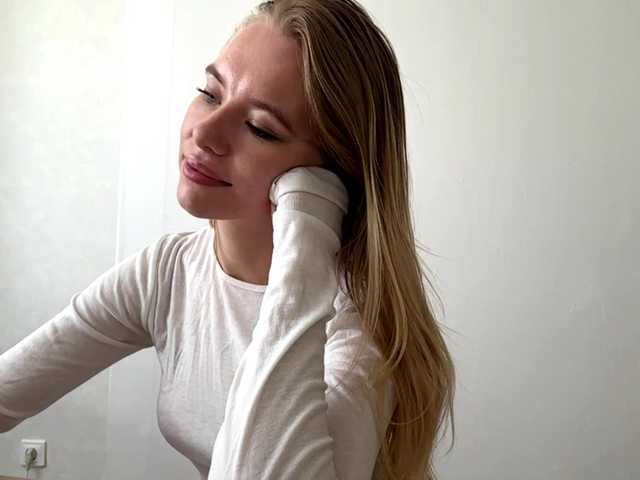 AnjaSalvant live cam on BongaCams