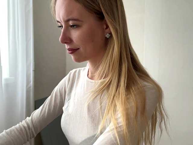 AnjaSalvant live cam on BongaCams