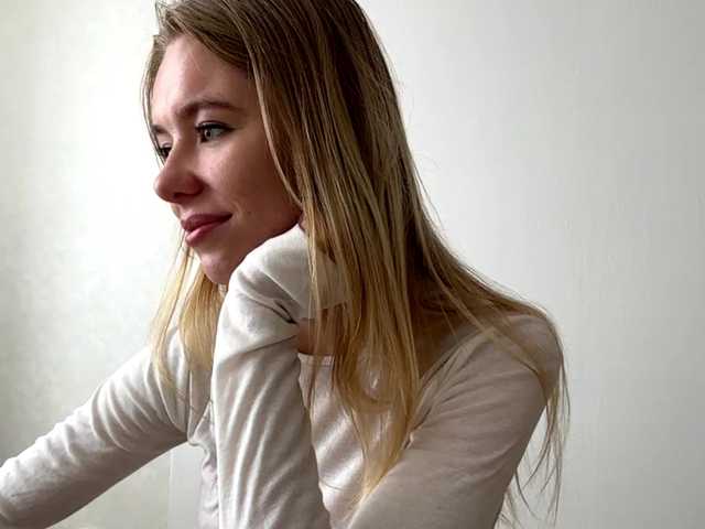 AnjaSalvant live cam on BongaCams