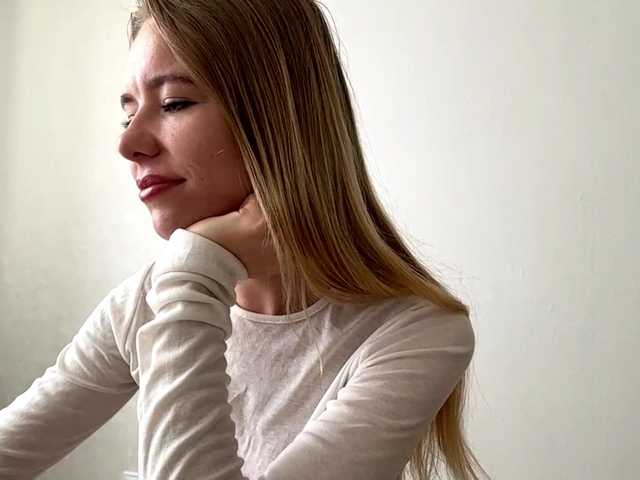 AnjaSalvant live cam on BongaCams