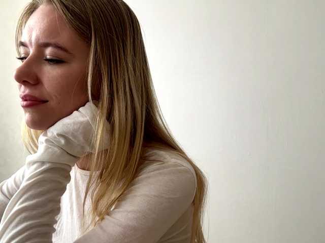 AnjaSalvant live cam on BongaCams