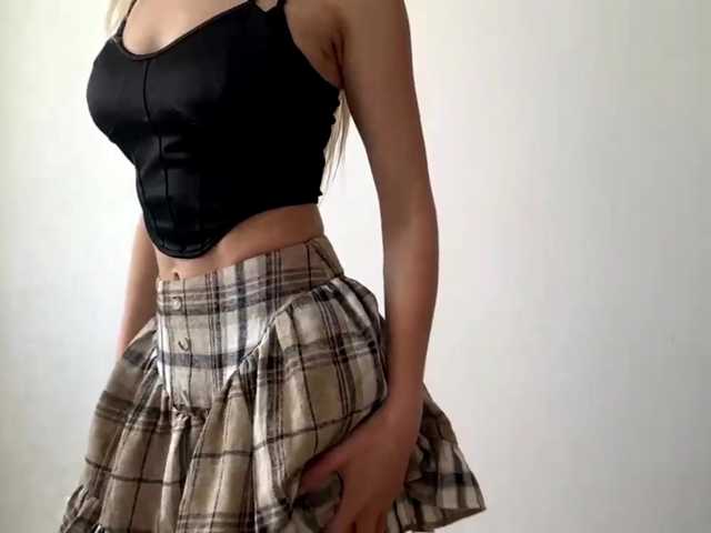 AnjaSalvant live cam on BongaCams