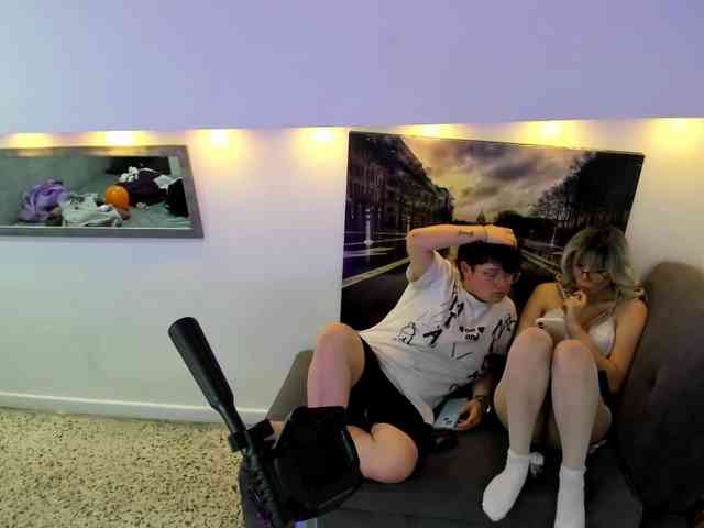 NickAndMia webcam