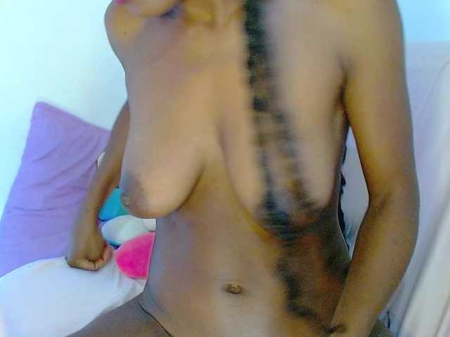 MariamLafer live cam on BongaCams