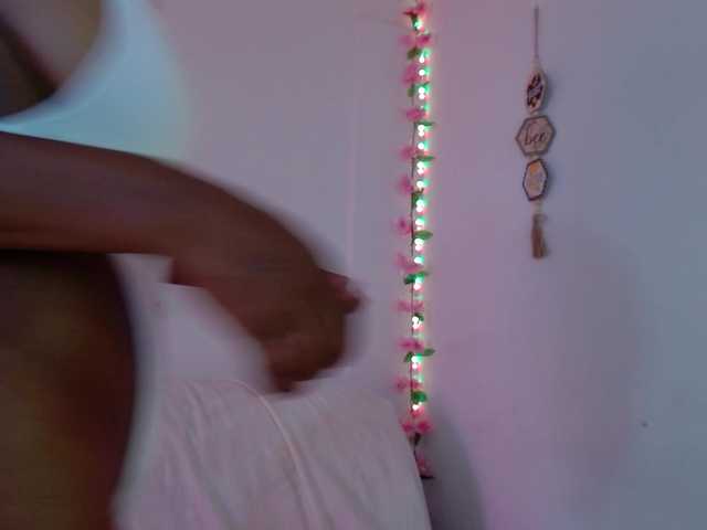 MariamLafer live cam on BongaCams