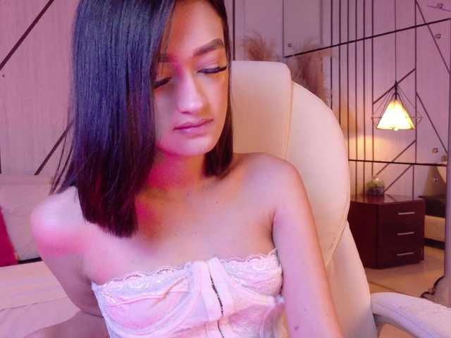 LeahSaenz live webcam show