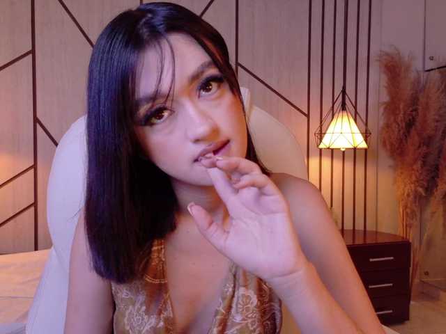LeahSaenz live cam on BongaCams