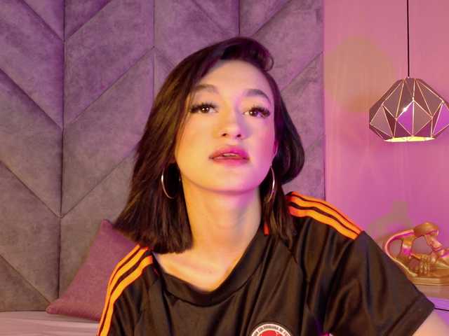 LeahSaenz live cam on BongaCams
