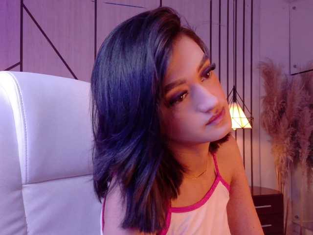 LeahSaenz live webcam show