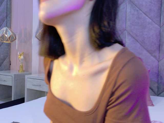 LeahSaenz live cam on BongaCams