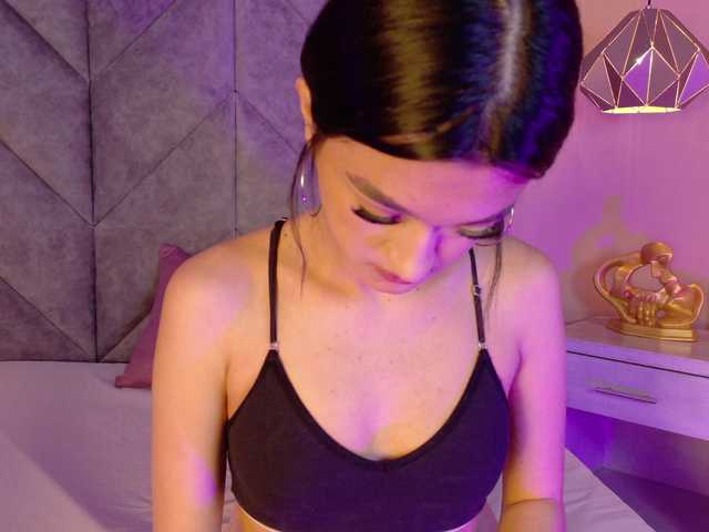 LeahSaenz live cam on BongaCams