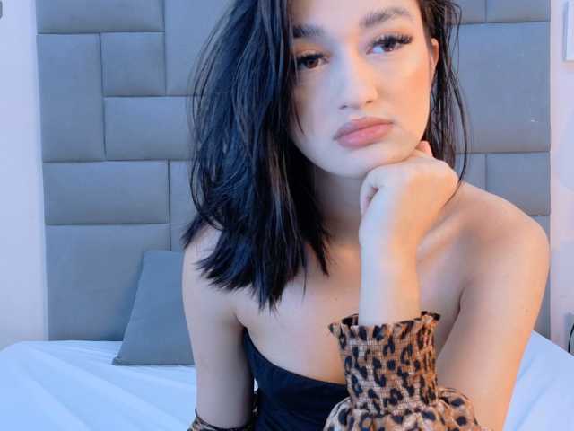 LeahSaenz live cam on BongaCams