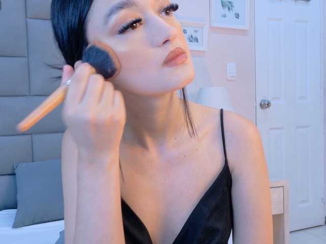 LeahSaenz live cam on BongaCams