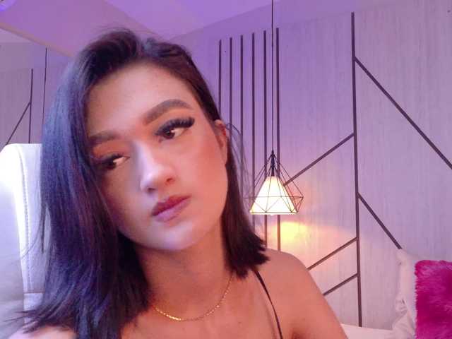 LeahSaenz live webcam show