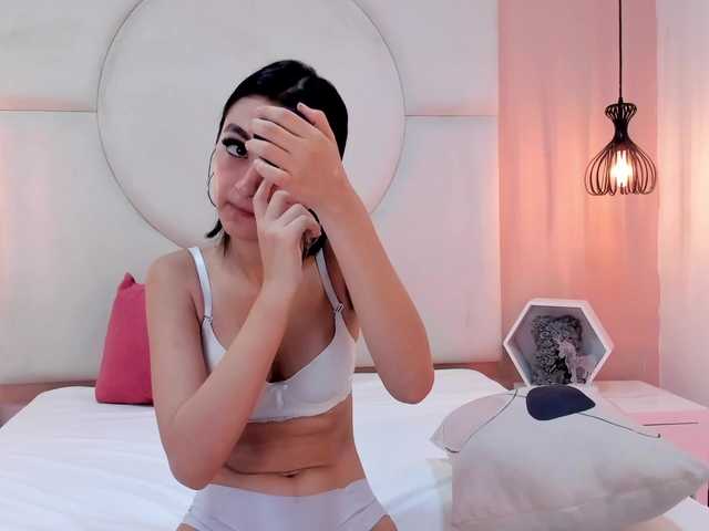 LeahSaenz live cam on BongaCams