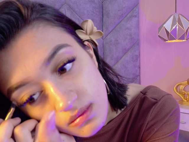 LeahSaenz live cam on BongaCams