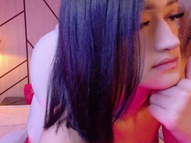 LeahSaenz live webcam show