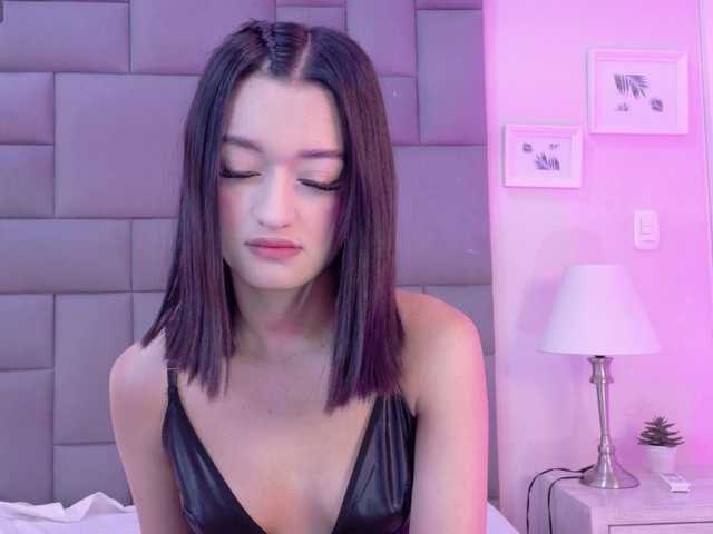 LeahSaenz live cam on BongaCams