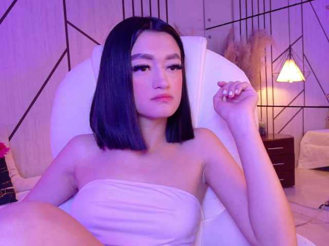 LeahSaenz live cam on BongaCams