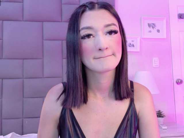 LeahSaenz live cam preview
