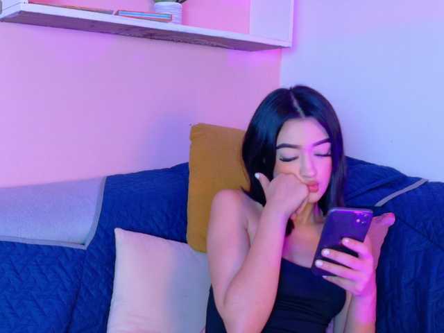 LeahSaenz live cam on BongaCams