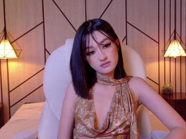 LeahSaenz live webcam show