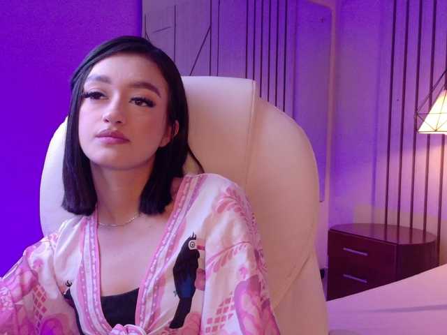 LeahSaenz live cam on BongaCams