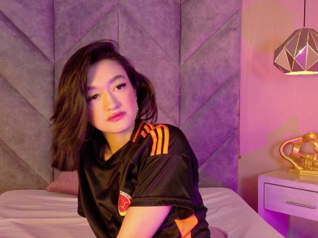 LeahSaenz live cam on BongaCams