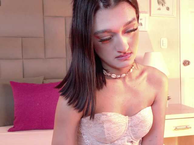LeahSaenz live cam on BongaCams