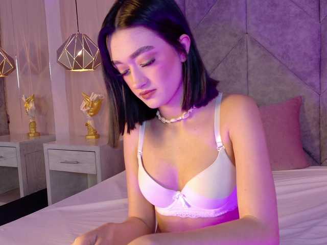 LeahSaenz live cam on BongaCams