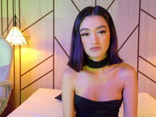 LeahSaenz live cam on BongaCams