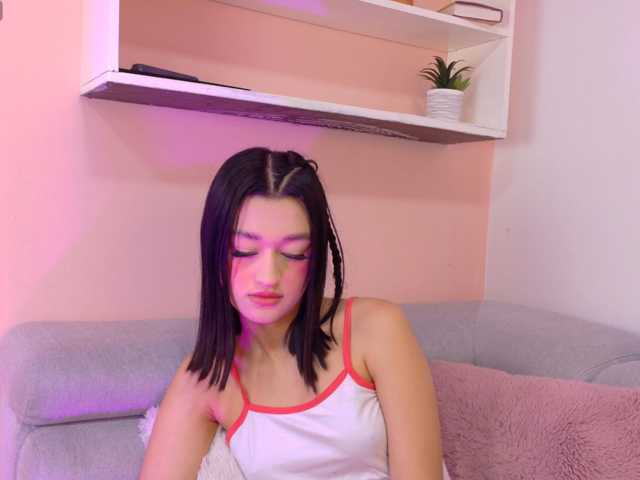 LeahSaenz live cam on BongaCams