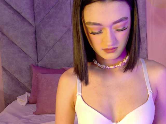 LeahSaenz live cam on BongaCams
