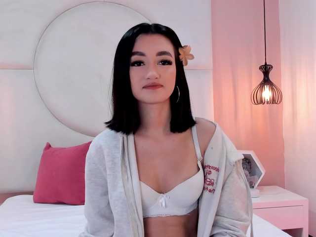 LeahSaenz live cam on BongaCams