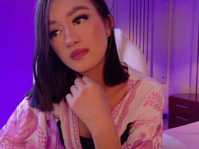 LeahSaenz live cam on BongaCams