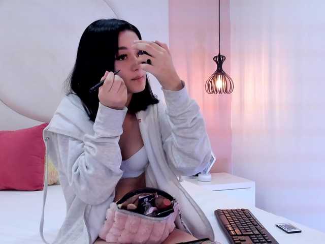 LeahSaenz live cam on BongaCams