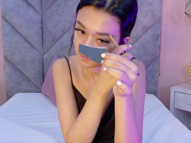 LeahSaenz live cam on BongaCams