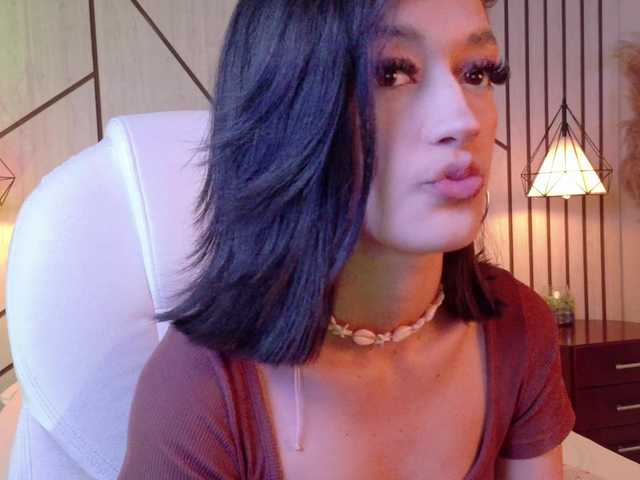 LeahSaenz live cam on BongaCams