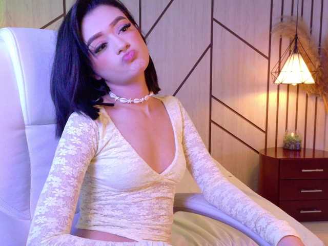 LeahSaenz live cam on BongaCams