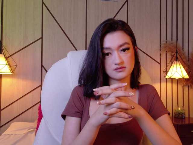 LeahSaenz live cam on BongaCams