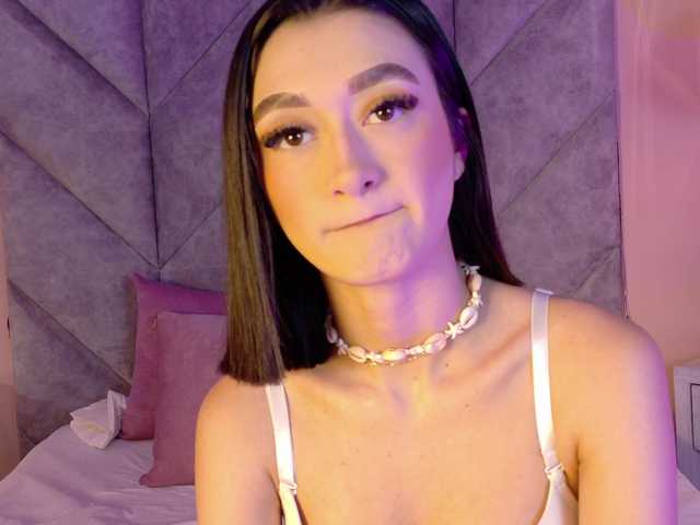 LeahSaenz live cam on BongaCams